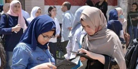لم يخرج عن النماذج الاسترشادية.. آراء طلاب النظامين عن مستوى امتحانات الثانوية العامة اليوم - كورة نيوز