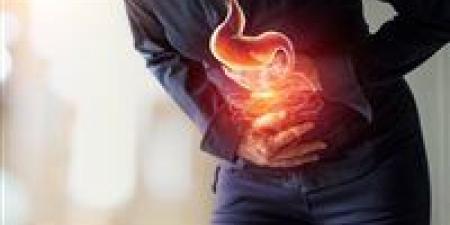 وجع المعدة يعود من جديد.. الأسباب الخفية والعلاج بعيدًا عن المسكنات - كورة نيوز