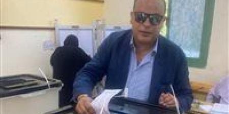 بعد تضامنه مع وزارة الداخلية ضد صناع المحتوى .. تامر عبد المنعم يدلي بصوته في انتخابات مجلس الشيوخ - كورة نيوز
