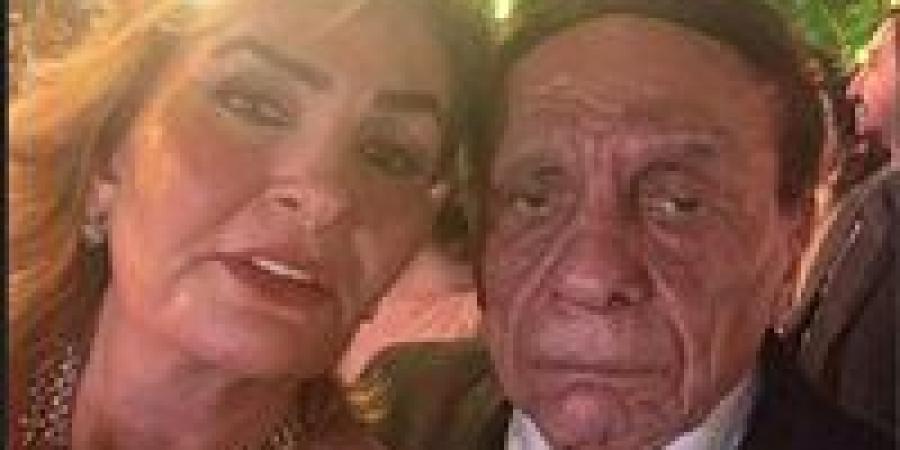 صورة عادل إمام تثير الجدل.. هل حضر الزعيم زفاف حفيده؟ - كورة نيوز