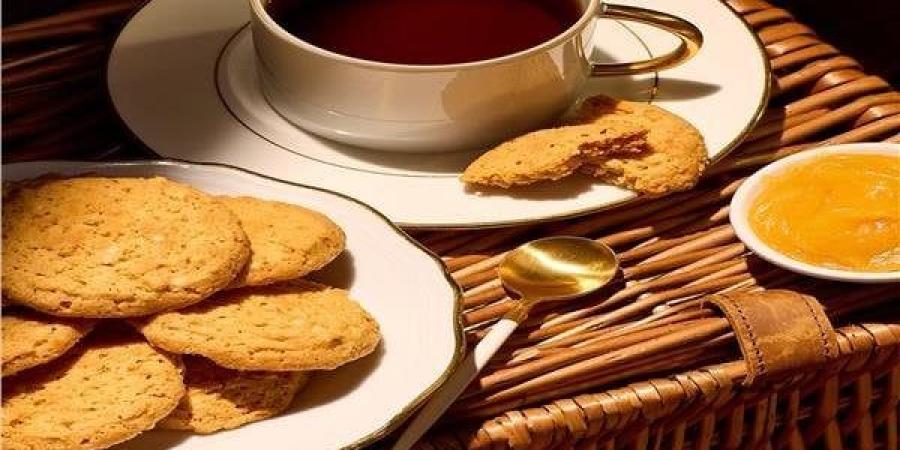 «يفعلها الكثيرون».. عادة ترتبط بالبسكويت قد تسبب لك أضرارا صحية - كورة نيوز
