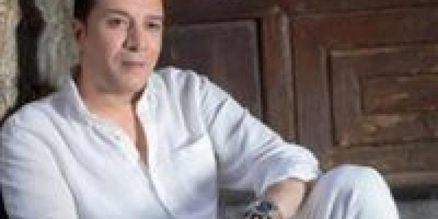 زوجة مصطفى كامل تتعرض لوعكة صحية.. والفنان يطلب الدعاء لها - كورة نيوز