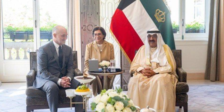 أمير الكويت يستقبل الرئيس التنفيذي لمستشفى غوستاف روسيه ومستشاره الدولي بباريس - كورة نيوز