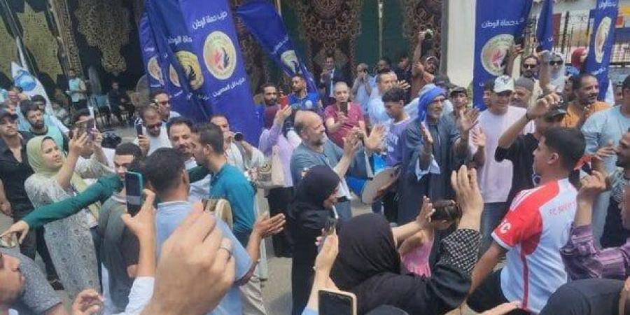 احتفالات وابتهاج في محيط لجان منوف بالمنوفية في ثاني أيام انتخابات الشيوخ - كورة نيوز