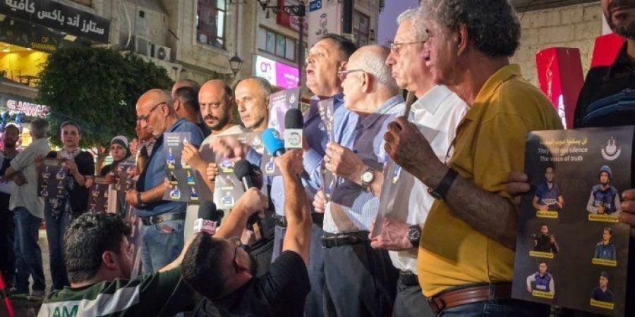 الصحفيين الفلسطينيين تنظم وقفة احتجاجية تنديدا باغتيال الاحتلال ستة صحفيين في غزة - كورة نيوز